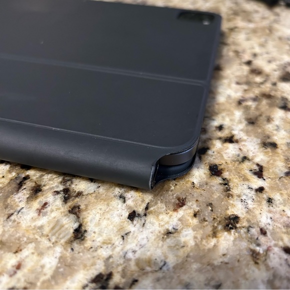 2021 iPad Pro - 11” - Picture 12 of 16